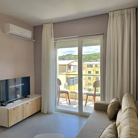 In 094 Apartmán Golem (Tirana)