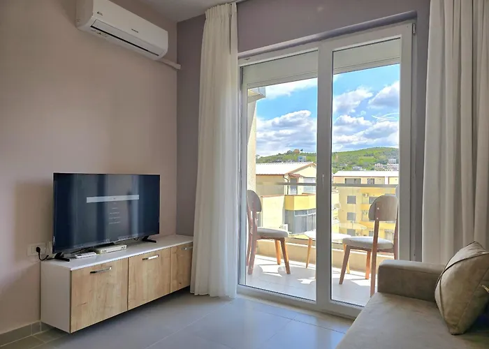 In 094 Golem (Tirana)